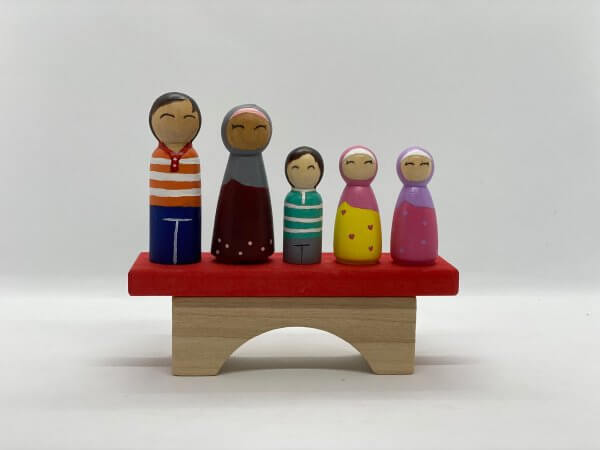 Custom Coloured Family Peg Dolls by Malaysia Toys