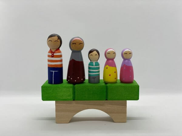 Custom Coloured Family Peg Dolls by Malaysia Toys